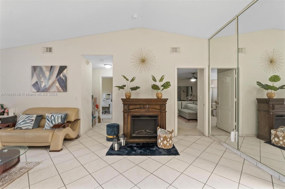 For Sale: $349,990 (2 beds, 2 baths, 1029 Square Feet)