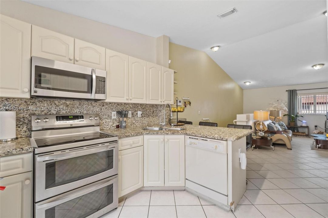 For Sale: $349,990 (2 beds, 2 baths, 1029 Square Feet)