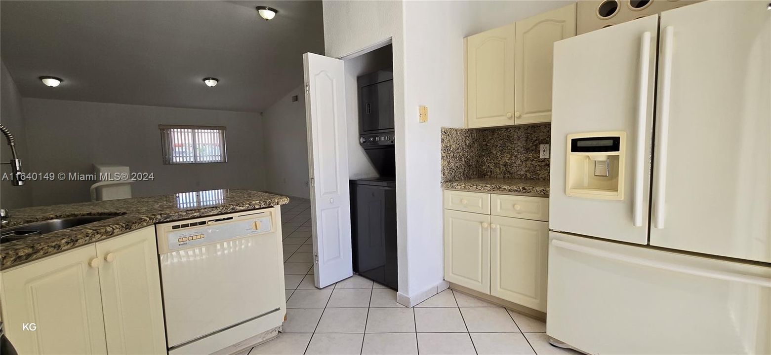 For Sale: $349,990 (2 beds, 2 baths, 1029 Square Feet)