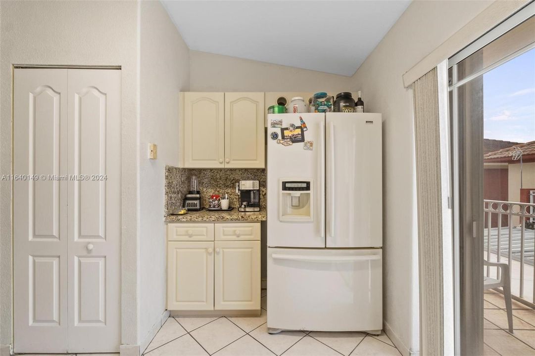 For Sale: $349,990 (2 beds, 2 baths, 1029 Square Feet)