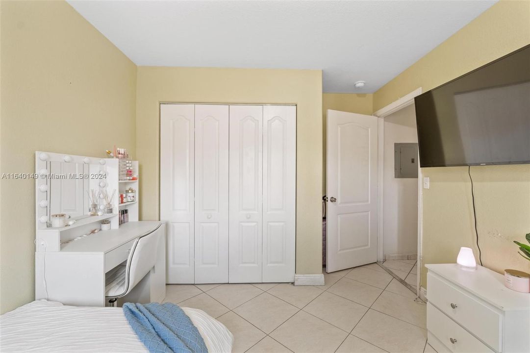 For Sale: $349,990 (2 beds, 2 baths, 1029 Square Feet)