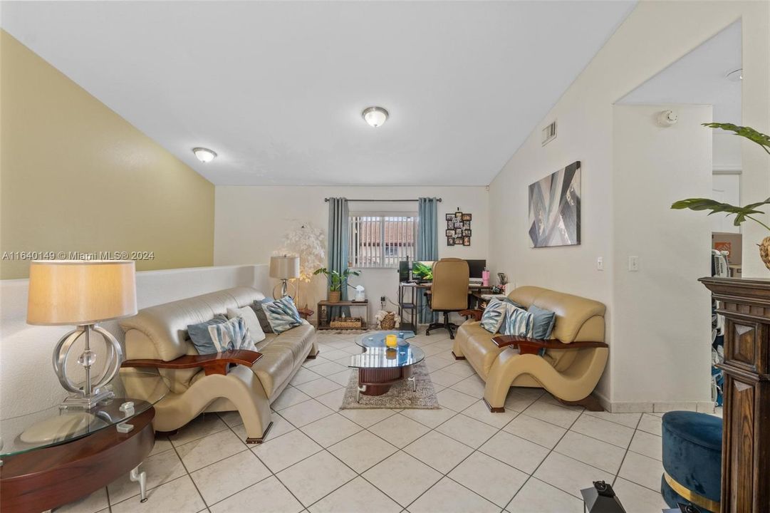 For Sale: $349,990 (2 beds, 2 baths, 1029 Square Feet)