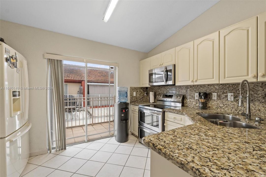 For Sale: $349,990 (2 beds, 2 baths, 1029 Square Feet)