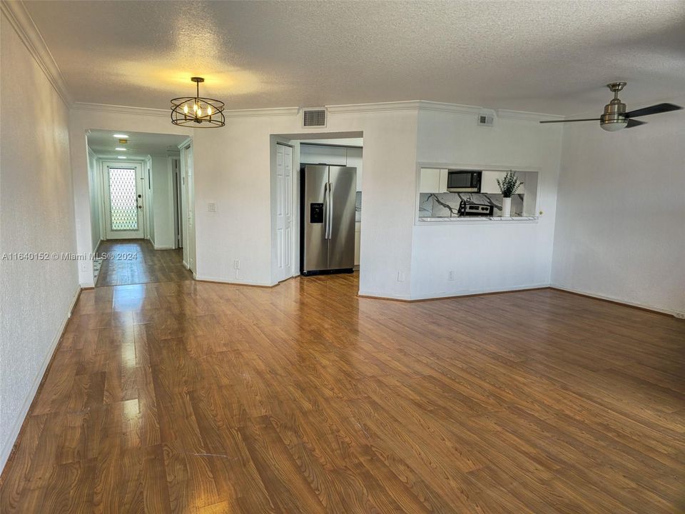 For Sale: $220,000 (1 beds, 1 baths, 1045 Square Feet)