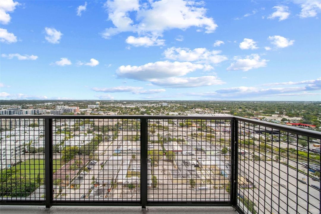 Active With Contract: $2,481 (1 beds, 1 baths, 768 Square Feet)