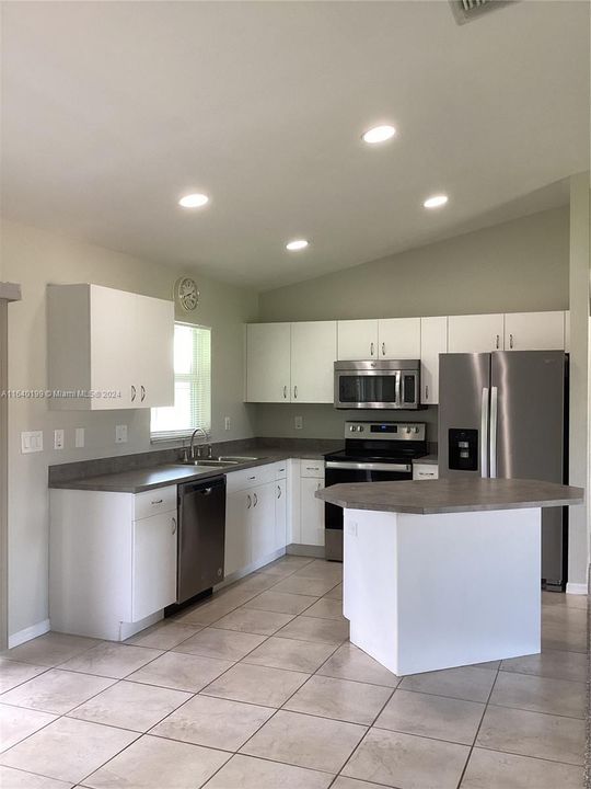 For Rent: $2,100 (3 beds, 2 baths, 0 Square Feet)