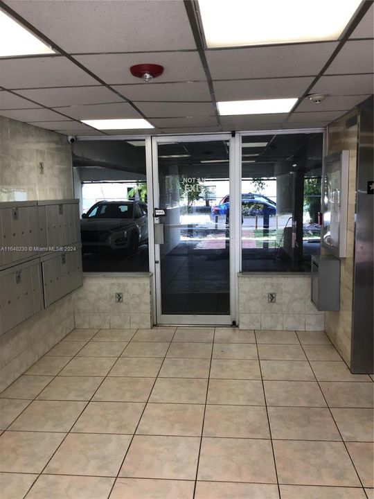 Recently Rented: $1,500 (1 beds, 1 baths, 696 Square Feet)