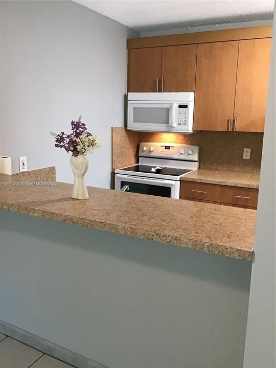 Recently Rented: $1,500 (1 beds, 1 baths, 696 Square Feet)
