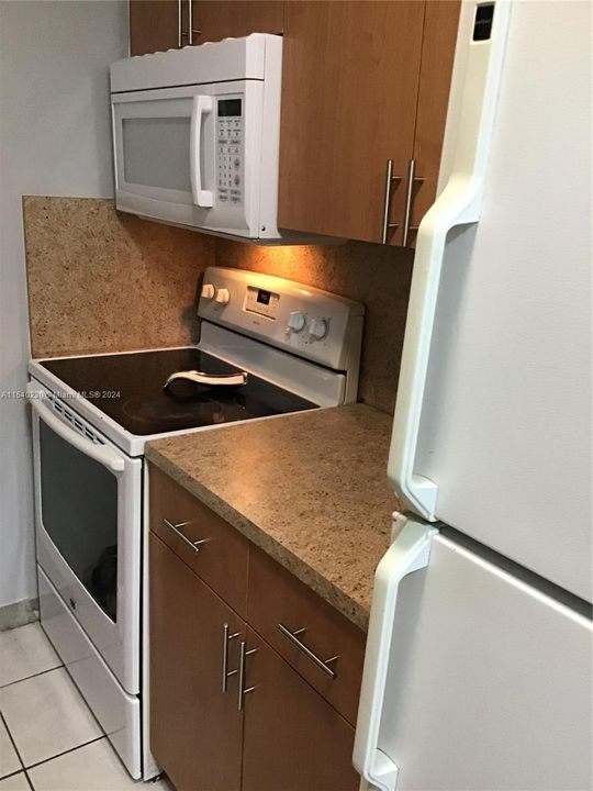 Recently Rented: $1,500 (1 beds, 1 baths, 696 Square Feet)