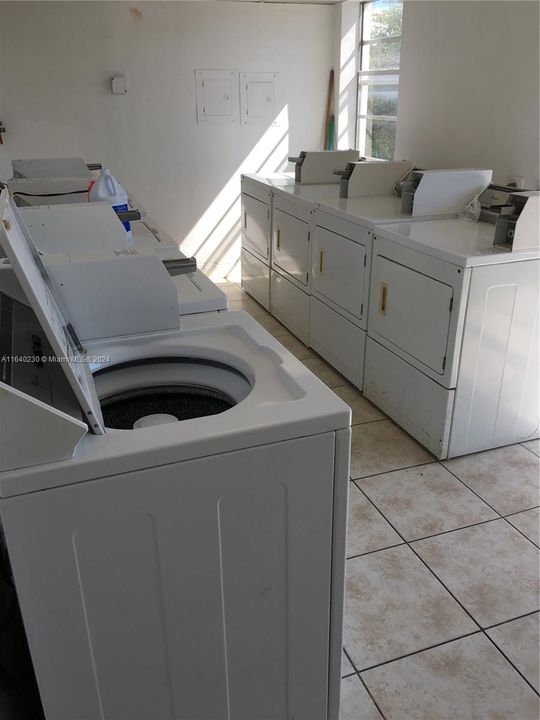 Recently Rented: $1,500 (1 beds, 1 baths, 696 Square Feet)