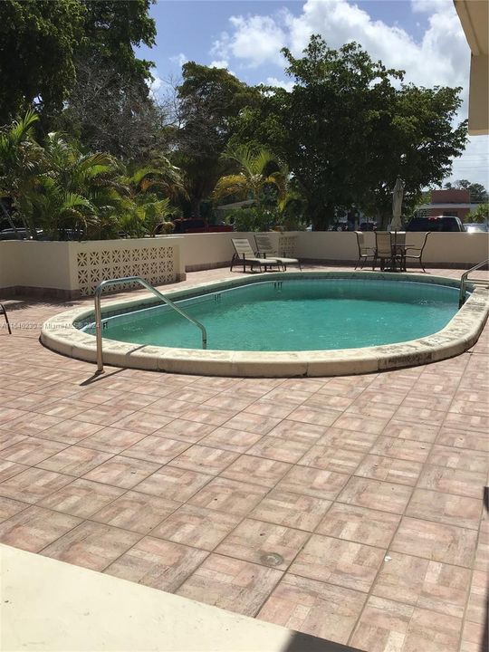 Recently Rented: $1,500 (1 beds, 1 baths, 696 Square Feet)