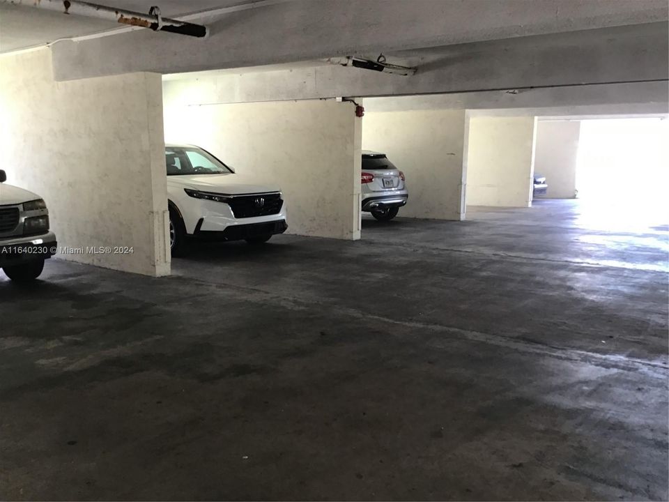 Recently Rented: $1,500 (1 beds, 1 baths, 696 Square Feet)