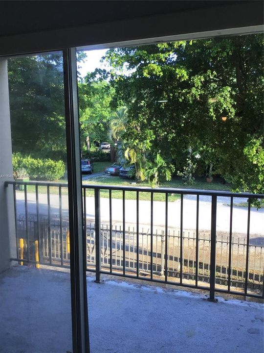 Recently Rented: $1,500 (1 beds, 1 baths, 696 Square Feet)