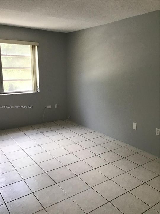 Recently Rented: $1,500 (1 beds, 1 baths, 696 Square Feet)