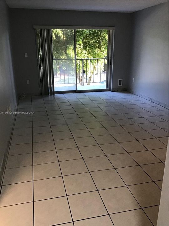 Recently Rented: $1,500 (1 beds, 1 baths, 696 Square Feet)
