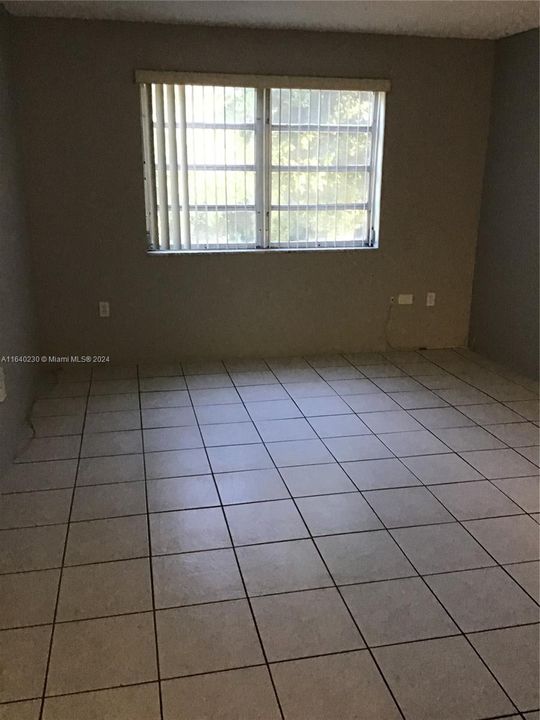 Recently Rented: $1,500 (1 beds, 1 baths, 696 Square Feet)