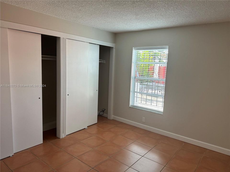 Active With Contract: $1,950 (1 beds, 1 baths, 660 Square Feet)