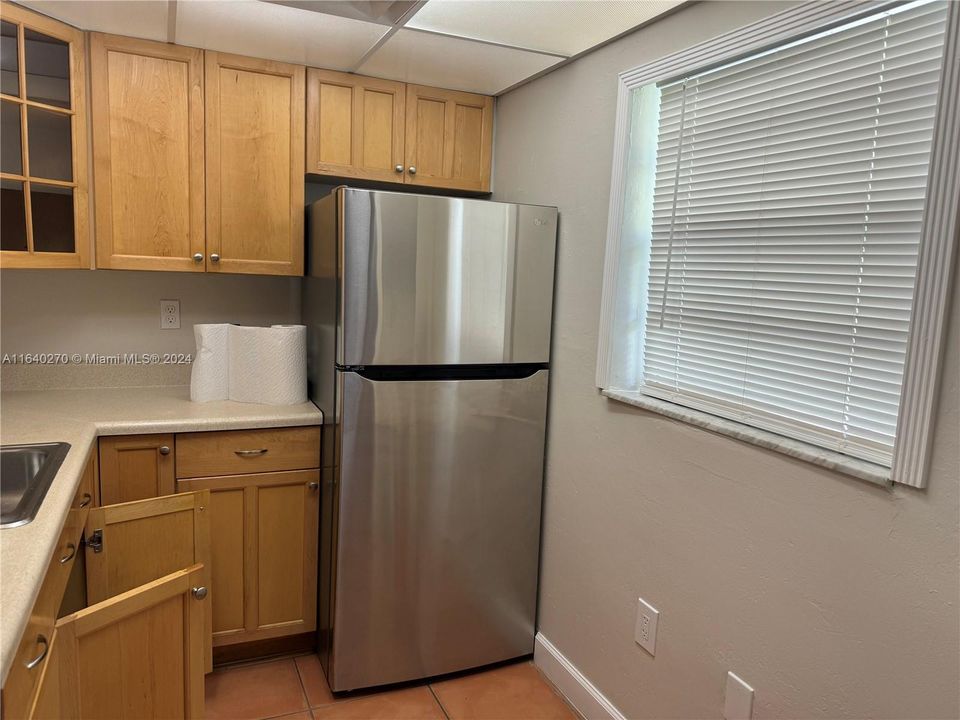 Active With Contract: $1,950 (1 beds, 1 baths, 660 Square Feet)