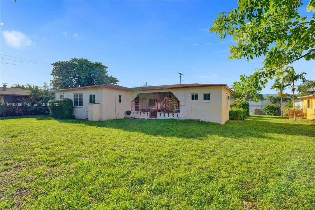 Active With Contract: $450,000 (3 beds, 3 baths, 1650 Square Feet)