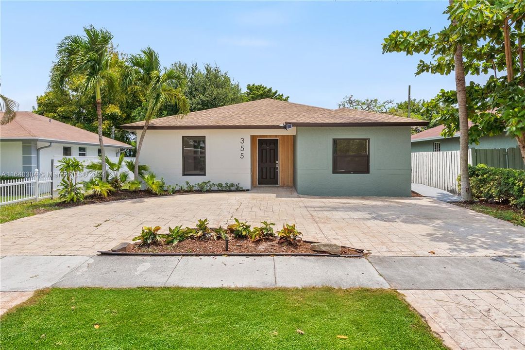 Active With Contract: $799,000 (4 beds, 3 baths, 1541 Square Feet)