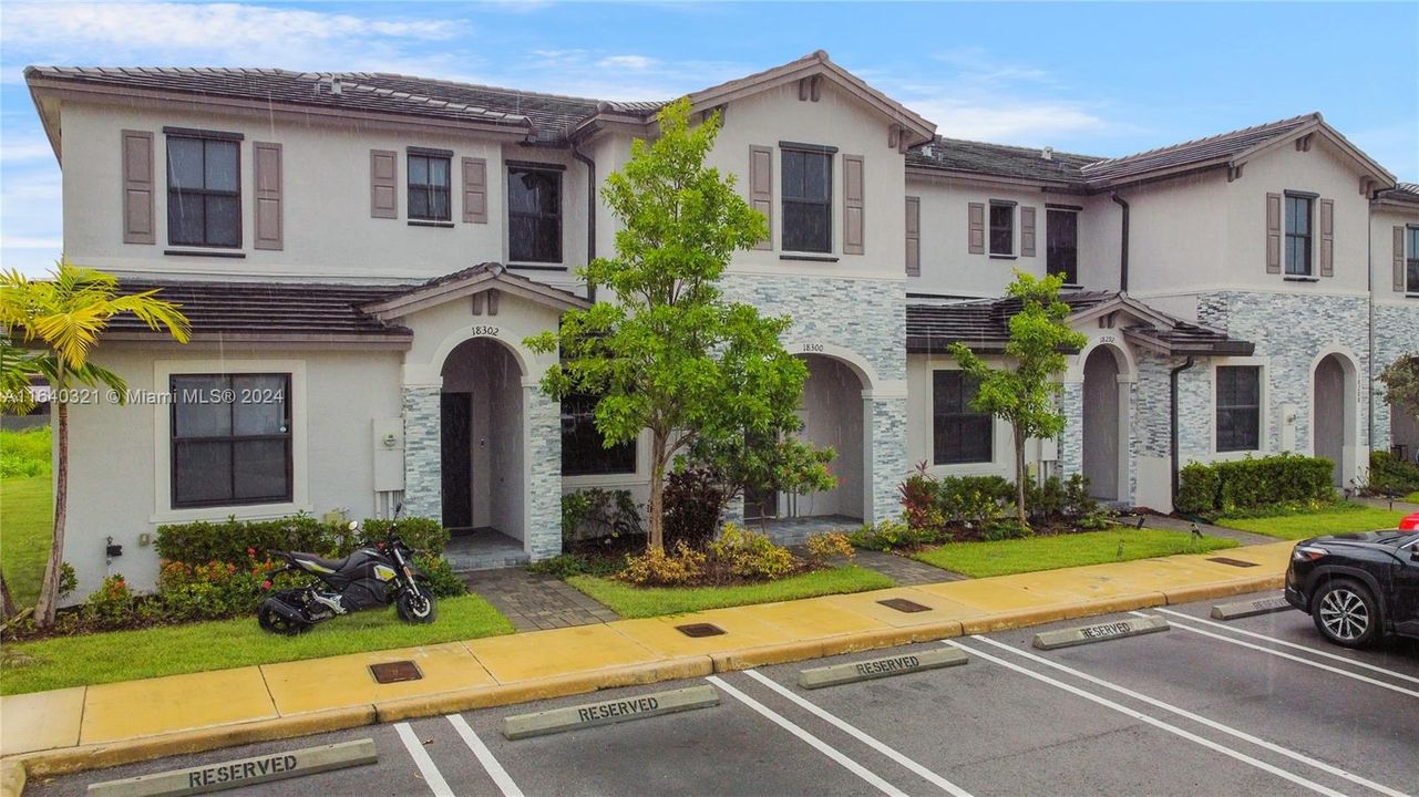 Recently Sold: $495,000 (3 beds, 2 baths, 1321 Square Feet)