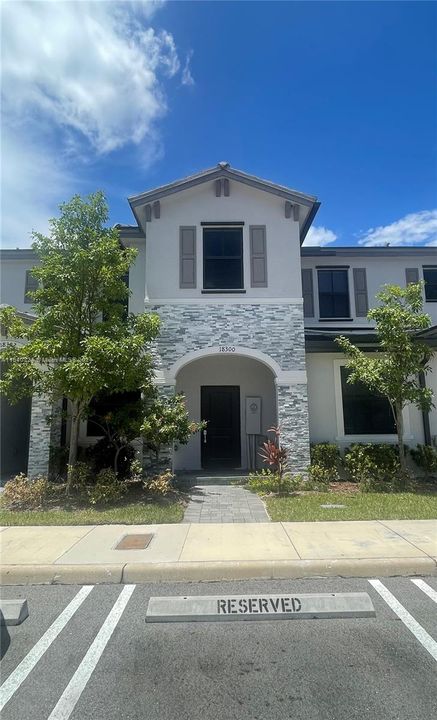 Recently Sold: $495,000 (3 beds, 2 baths, 1321 Square Feet)