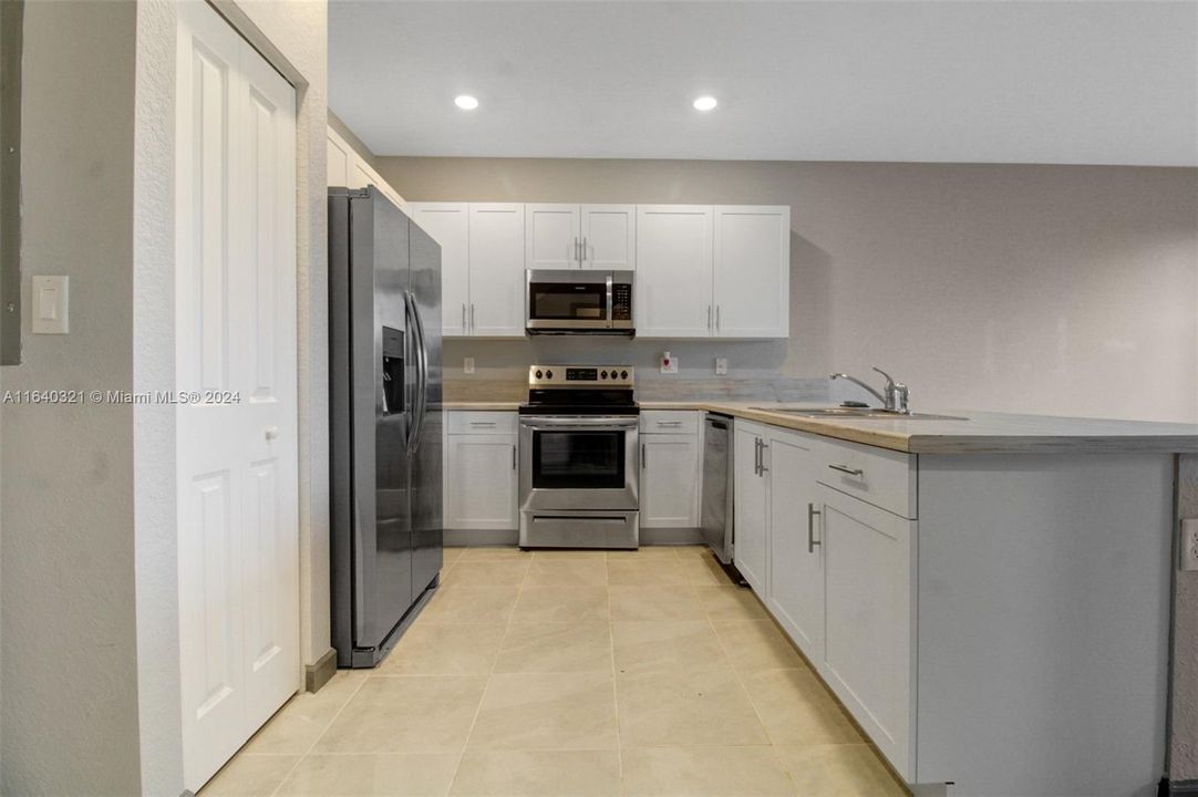 Recently Sold: $495,000 (3 beds, 2 baths, 1321 Square Feet)