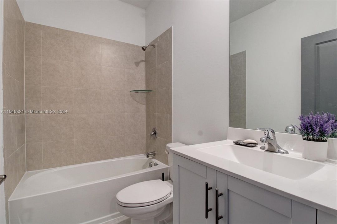 Recently Sold: $495,000 (3 beds, 2 baths, 1321 Square Feet)