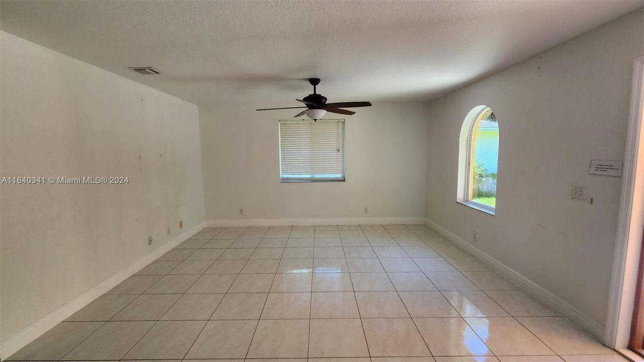 For Rent: $4,950 (4 beds, 2 baths, 1600 Square Feet)