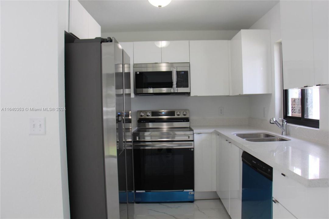 Active With Contract: $3,000 (3 beds, 2 baths, 1000 Square Feet)