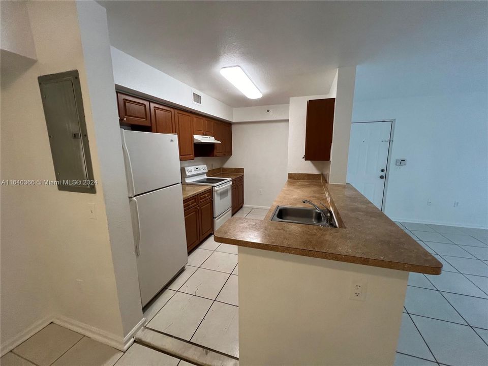 Active With Contract: $2,300 (3 beds, 2 baths, 1126 Square Feet)