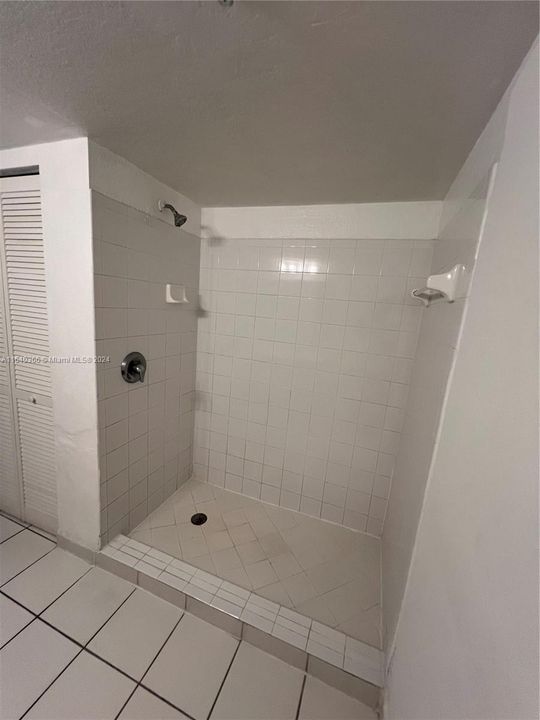 Active With Contract: $2,300 (3 beds, 2 baths, 1126 Square Feet)