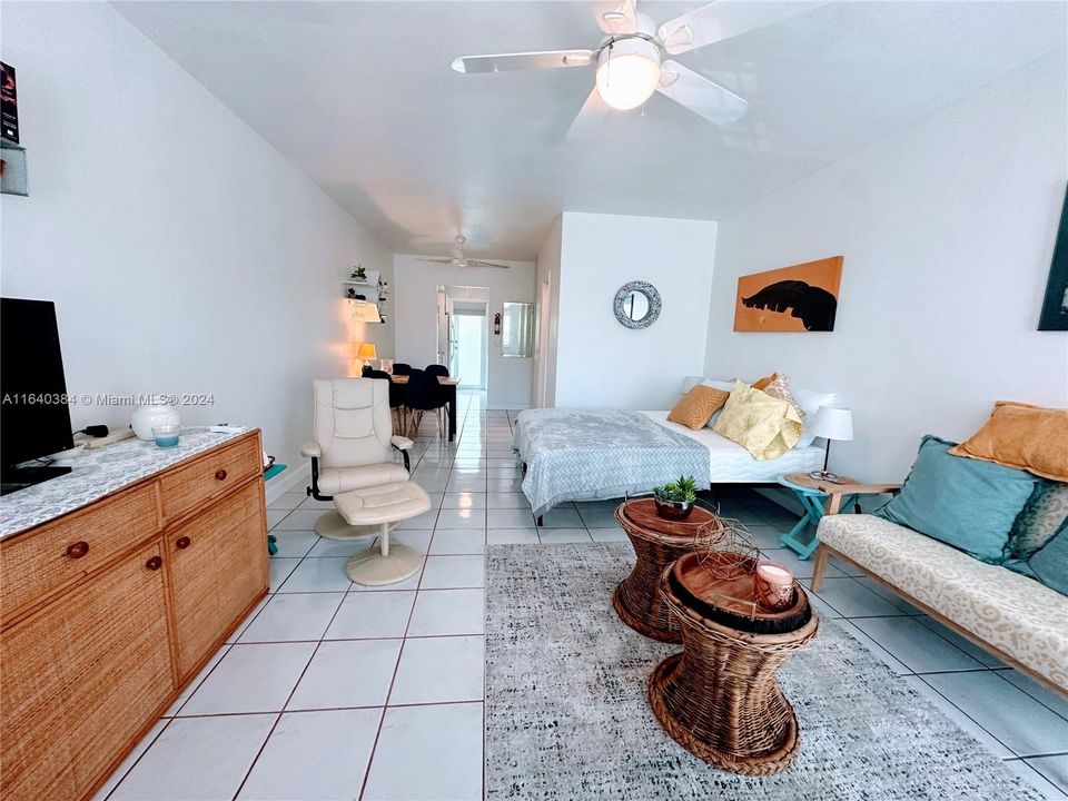 Active With Contract: $250,000 (0 beds, 1 baths, 470 Square Feet)