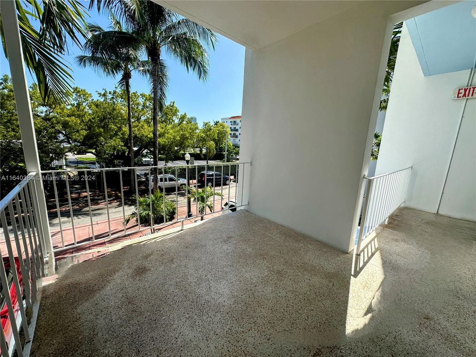 Active With Contract: $250,000 (0 beds, 1 baths, 470 Square Feet)