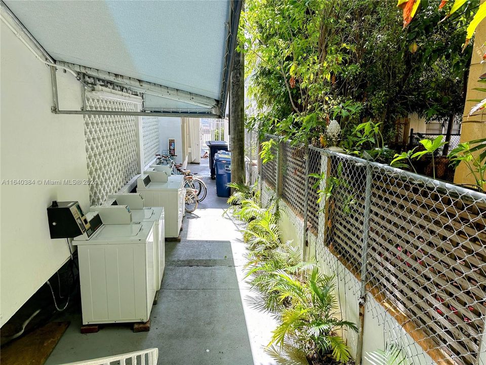 Active With Contract: $250,000 (0 beds, 1 baths, 470 Square Feet)