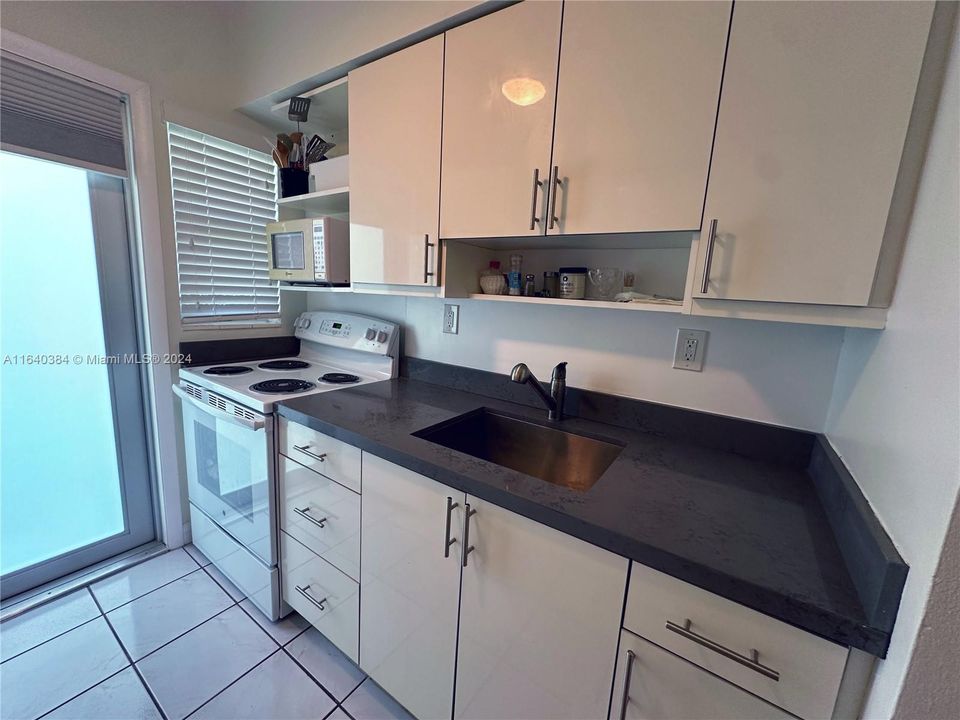 Active With Contract: $250,000 (0 beds, 1 baths, 470 Square Feet)