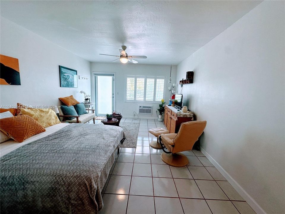 Active With Contract: $250,000 (0 beds, 1 baths, 470 Square Feet)