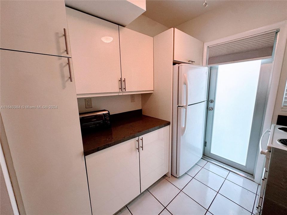 Active With Contract: $250,000 (0 beds, 1 baths, 470 Square Feet)