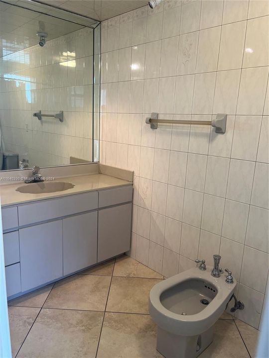 For Rent: $1,100 (0 beds, 1 baths, 220 Square Feet)