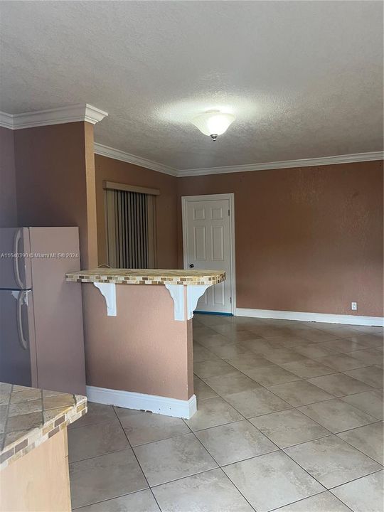 For Rent: $1,100 (0 beds, 1 baths, 220 Square Feet)