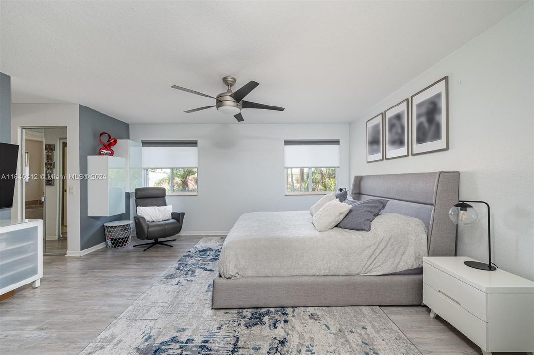 Active With Contract: $970,000 (4 beds, 2 baths, 2550 Square Feet)