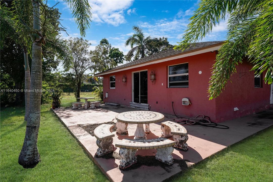 For Sale: $1,850,000 (4 beds, 3 baths, 2198 Square Feet)