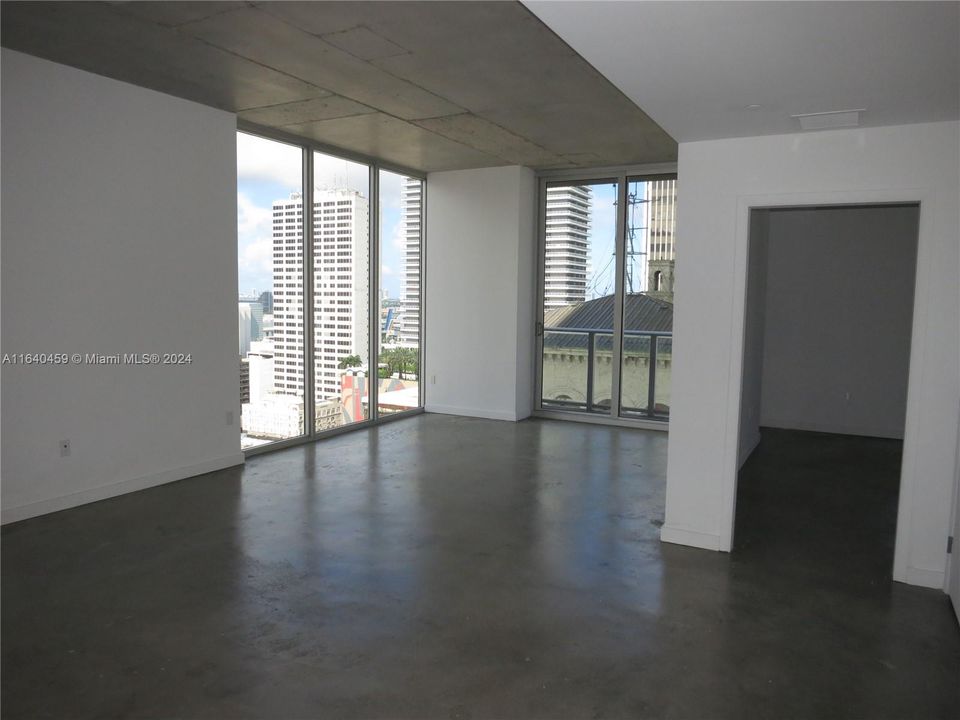 For Sale: $399,000 (2 beds, 1 baths, 736 Square Feet)