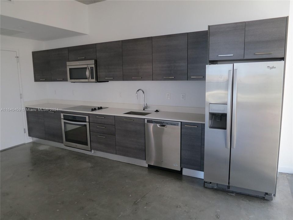 For Sale: $399,000 (2 beds, 1 baths, 736 Square Feet)
