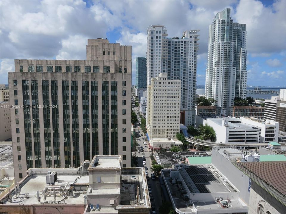 For Sale: $399,000 (2 beds, 1 baths, 736 Square Feet)