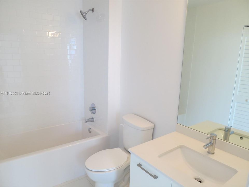 For Sale: $399,000 (2 beds, 1 baths, 736 Square Feet)