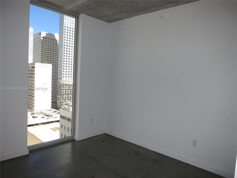 For Sale: $399,000 (2 beds, 1 baths, 736 Square Feet)
