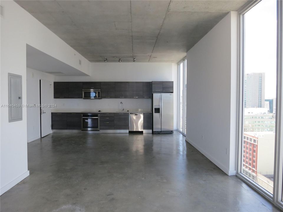 For Sale: $399,000 (2 beds, 1 baths, 736 Square Feet)