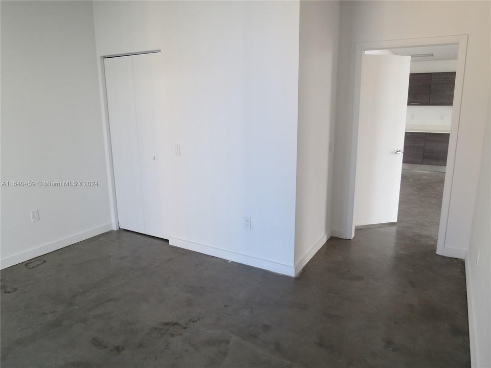 For Sale: $399,000 (2 beds, 1 baths, 736 Square Feet)