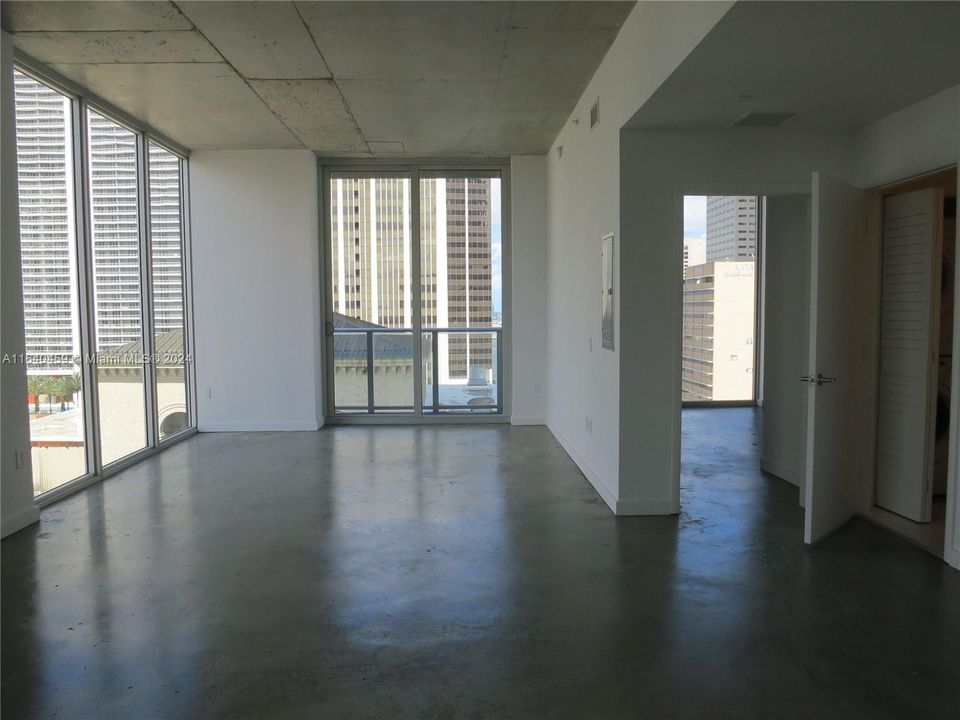 For Sale: $399,000 (2 beds, 1 baths, 736 Square Feet)